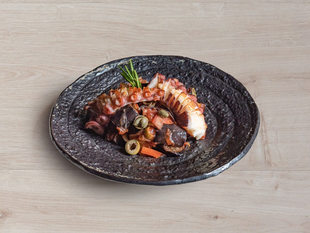 Caponata di melanzane e polpo scotato