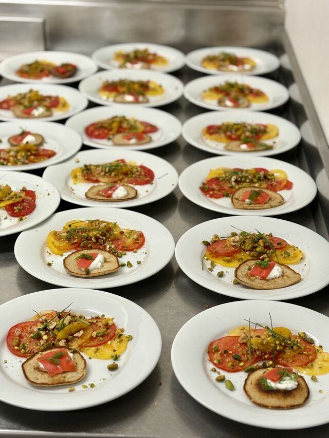 Blini gravlax vegan et carpaccio de tomates