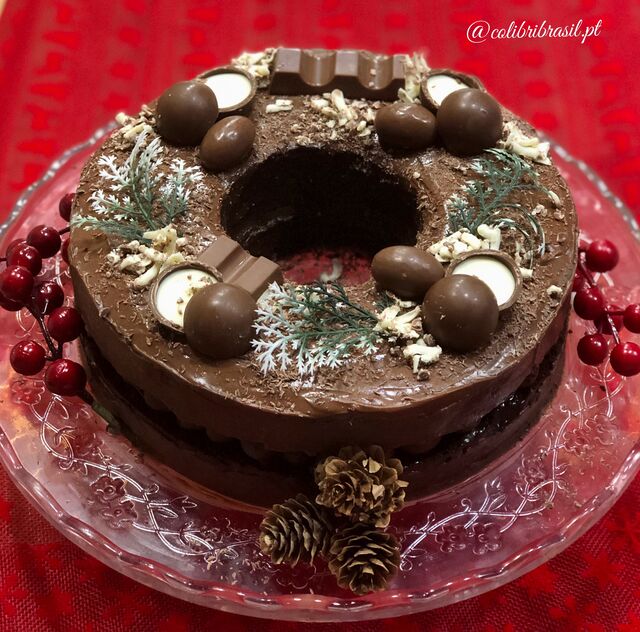 Bolo de chocolate em formato de guirlanda 