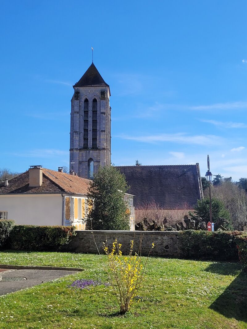 LE CLOCHER DE L'EGLISE : place du 8 mai 1945
