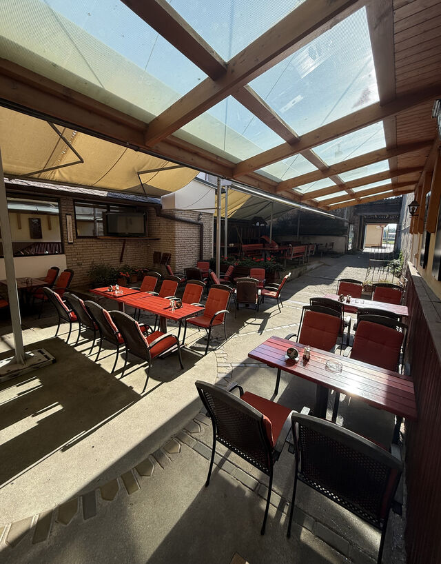 Zahradní posezení lze kompletně zakrýt proti dešti