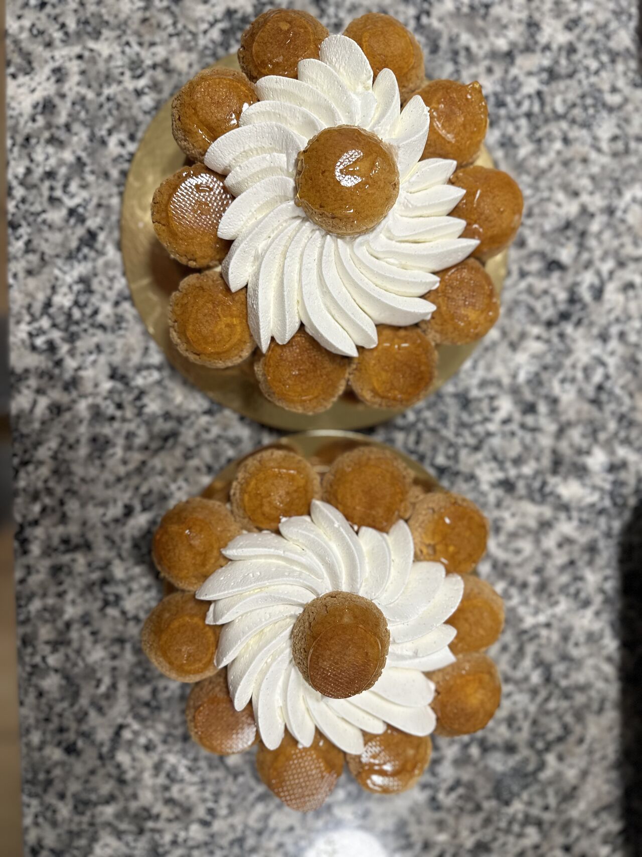 Pâte Feuilleté Croustillante, Choux Caramélisés et Crème Légère Vanille ( avec ou sans Rhum)