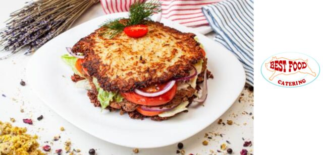 Pyro-Burger Wołowy
Kotlet wołowy 200 g między plackami ziemniaczanymi i warzywami sos do wyboru.