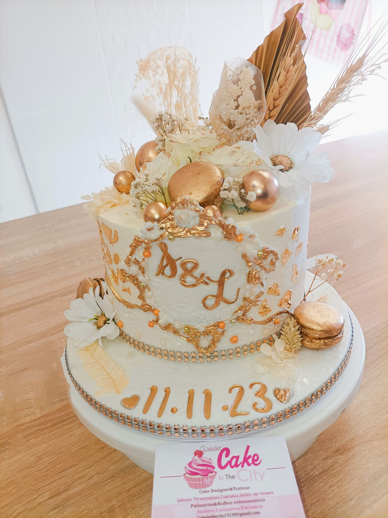 Gâteau de fiançailles thème floral/doré 