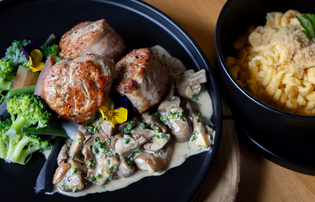 Schweinefilet auf Rahmpilzen