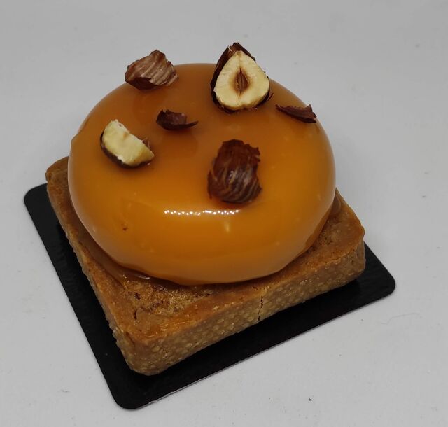 Tartelette Pomme, Mousse Vanille et Caramel Beurre Salé
