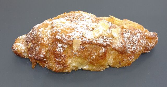 Le croissant aux amandes 