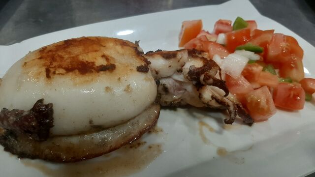 Choco a la Plancha con Picadillo