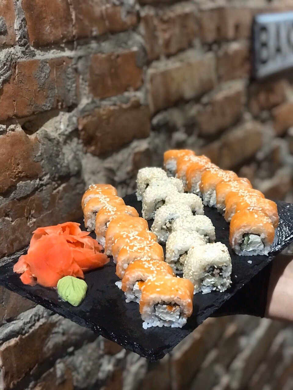 Скуштуй суші в PIZZA Roma, і неодмінно повернётся знову