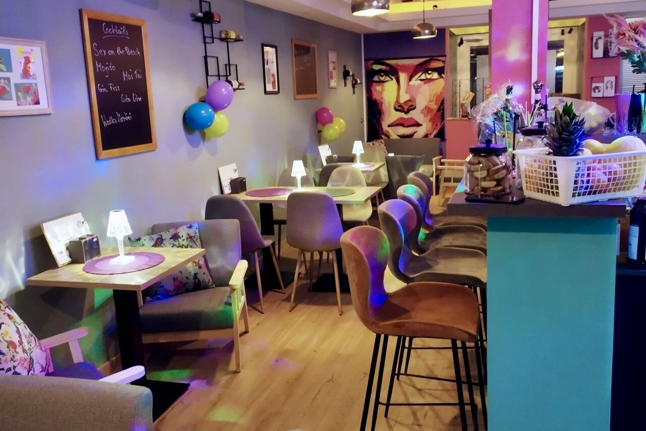 Willkommen im Genussparadies: Lemis Limon Loco - Unsere Cocktailbar und Wein-Lounge gleich um die Ecke.