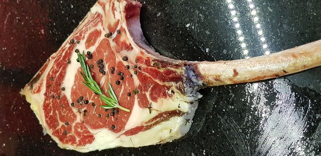 Tomahawk Steak