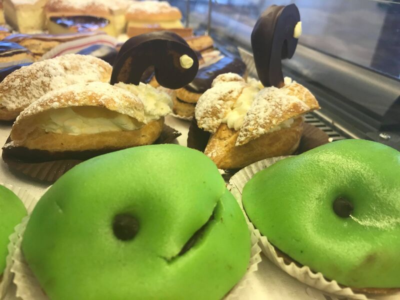 Nos pâtisserie cygne sont disponible sur commande. 