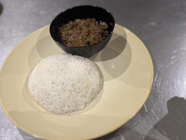 Plat sauce soupe kandja ( gombo longuement cuit) accompagné de son riz