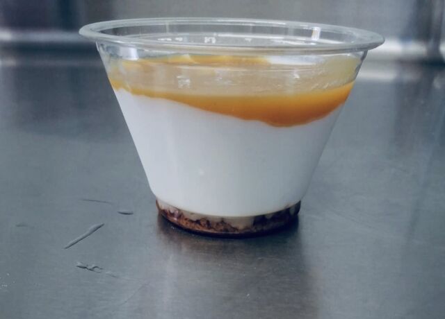 Fromage blanc coulis de mangue et spéculoos