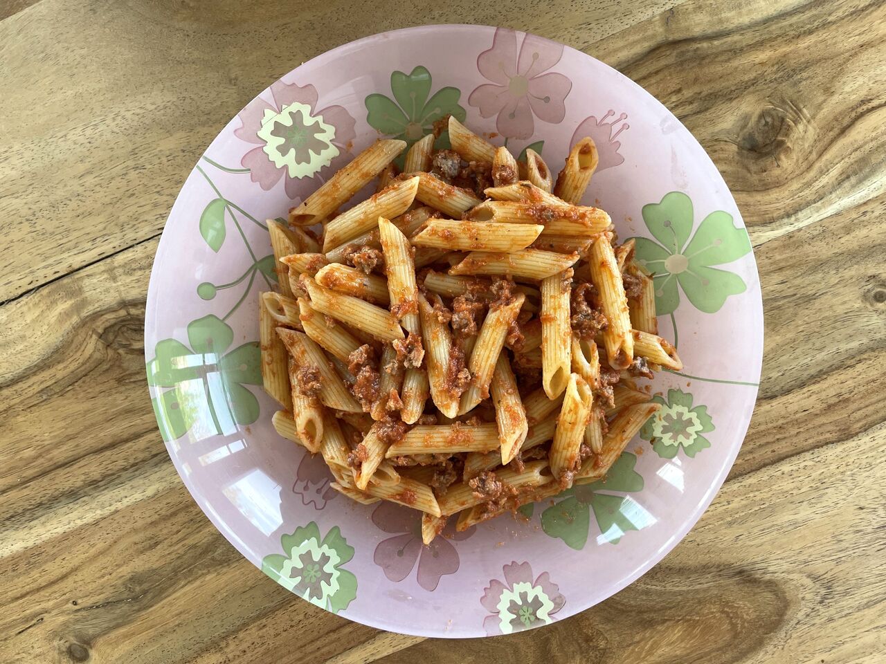 PATES BOLOGNAISE une sauce tomate mijotée avec de la viande hachée de boeur pour les carnivores