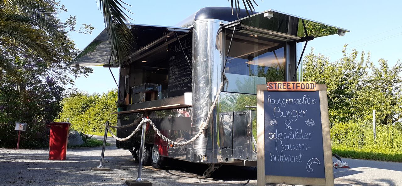 Außengastronomie beim Weingut Schröder in Muckensturm