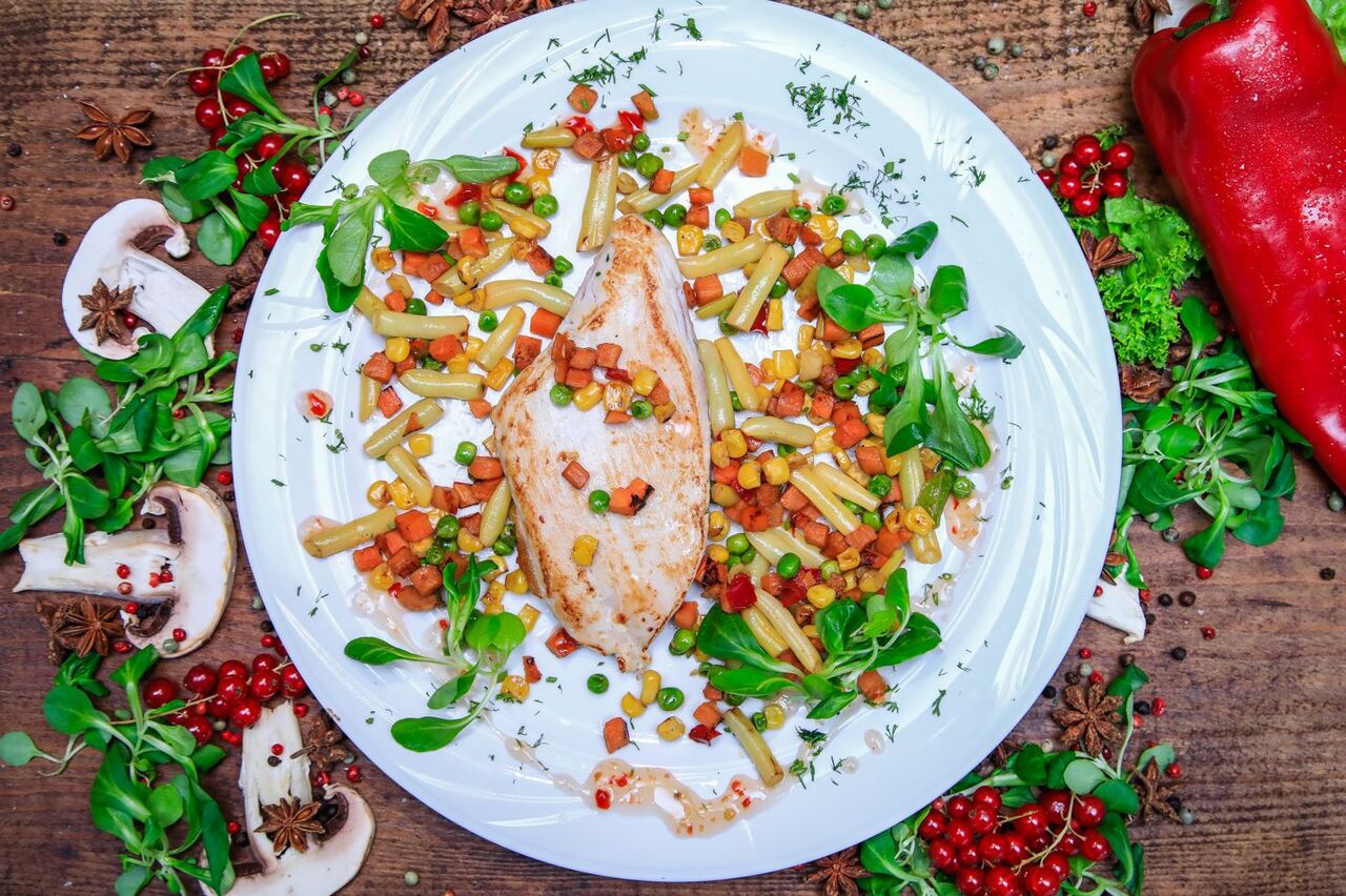 PIEPT DE CURCAN CU LEGUME MEXICANE 