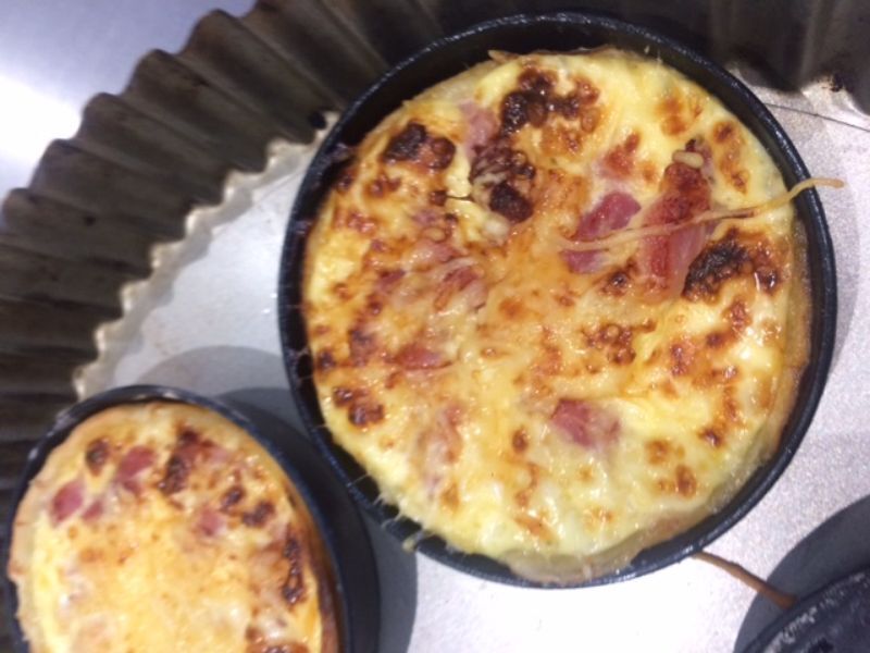 petite quiche lorraine (diamètre 9 cm). Servie avec salade verte. Fait Maison
3.50 euros