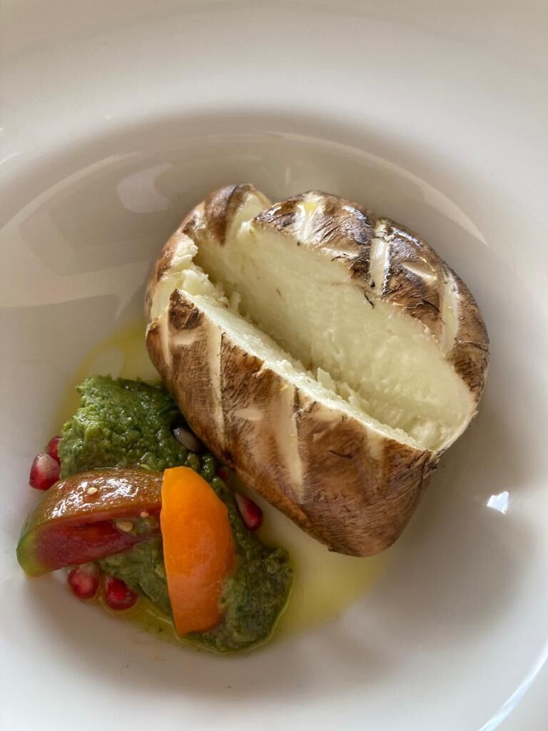 BUFALA AFFUMICATA DI BATTIPAGLIA POMODORINI E PESTO DI RUCOLA