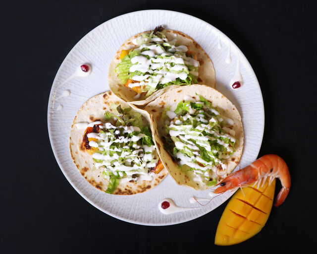 TACO A LA PASIÓN MEXICANA
(Tortilla de trigo, recheada com camarão, manga, alface e sour cream).