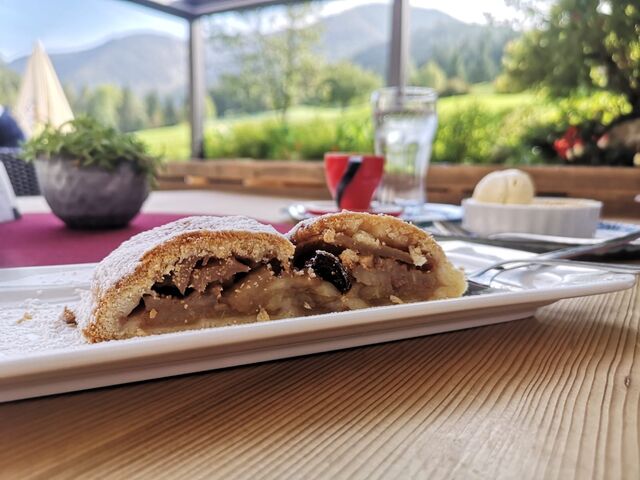 Süße Verführung - Apfel Mürbteigstrudel