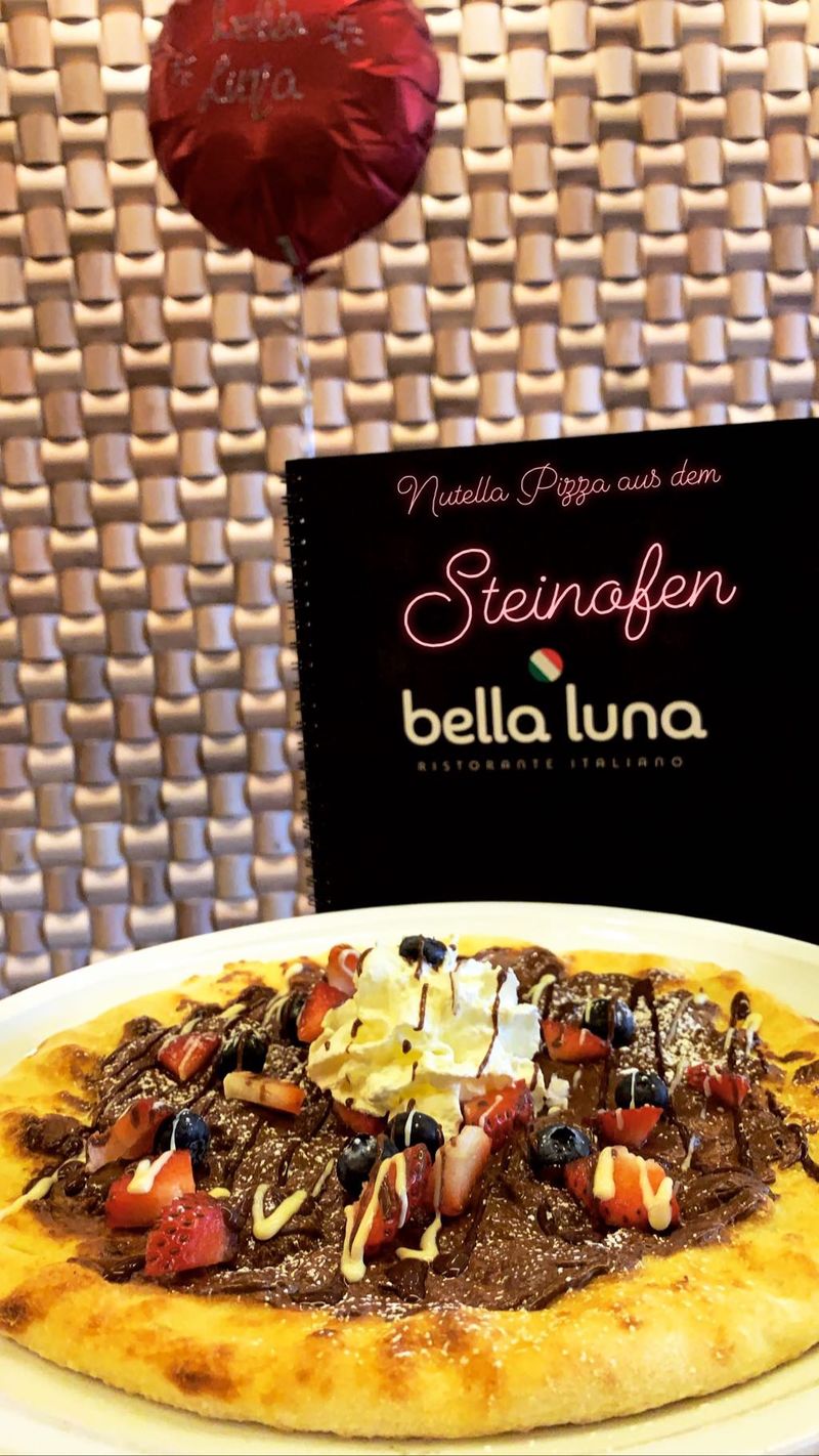 Nutella Pizza aus dem Steinofen 