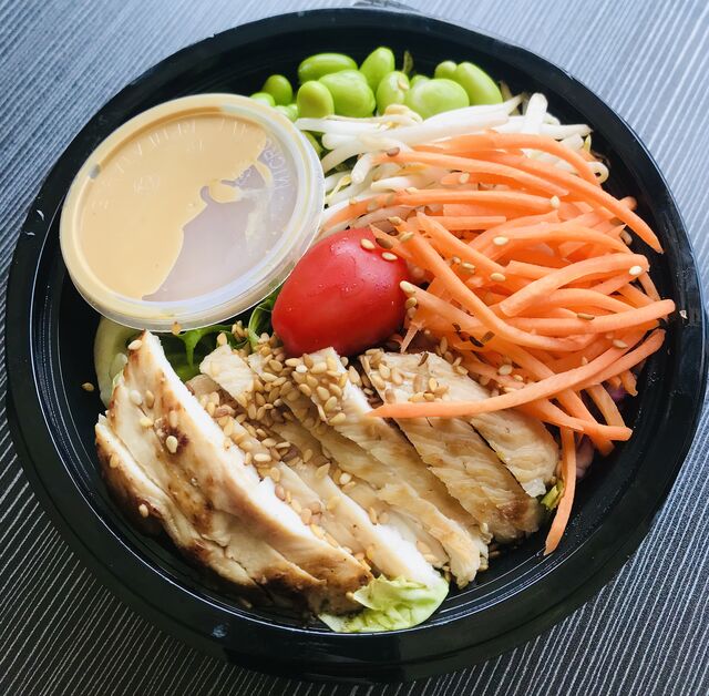 Notre Salade de poulet et la délicieuse sauce vinaigrette du Mi Noodles