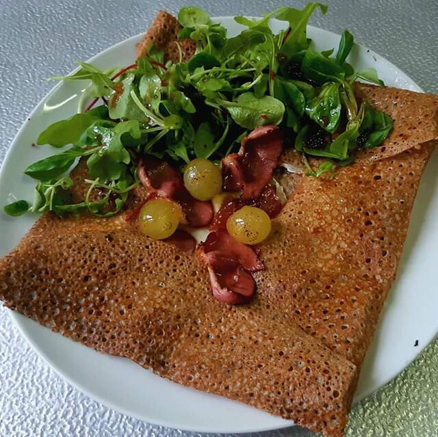 La Magritte :
Chèvre, chutney de figues 