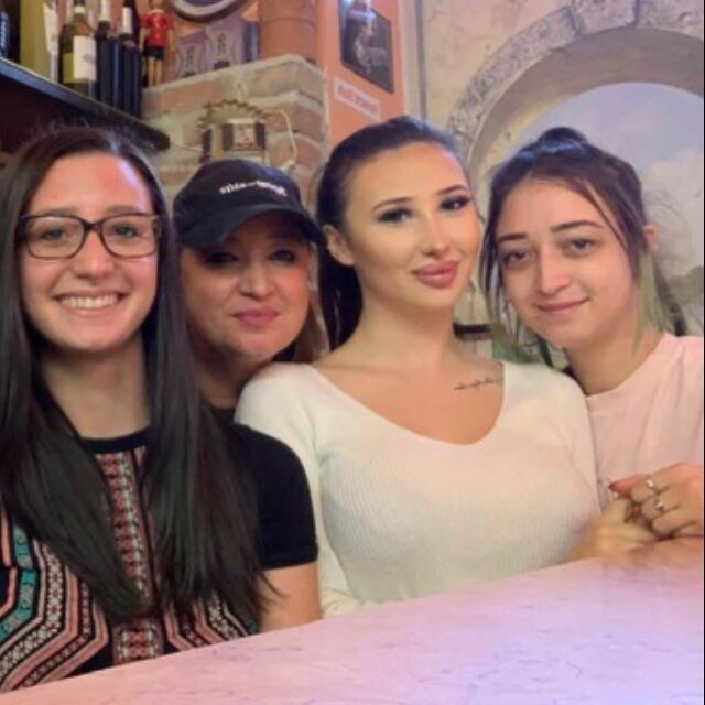 da sinistra a destra: Jessica,Monia,Sara,Alessia