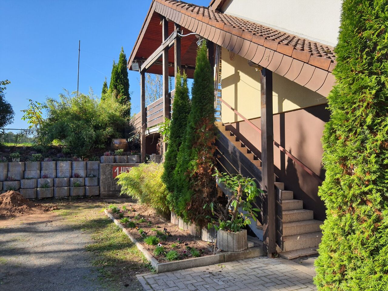 Aufgang zum Restaurant und Biergarten