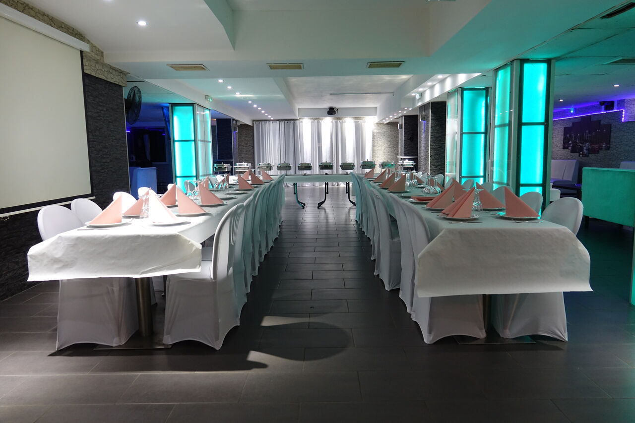 Geschlossene Reservierung mit Büfett