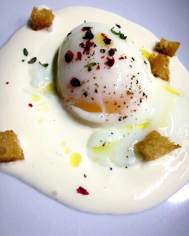 Uovo 62 su fonduta di parmigiano e crostini dorati