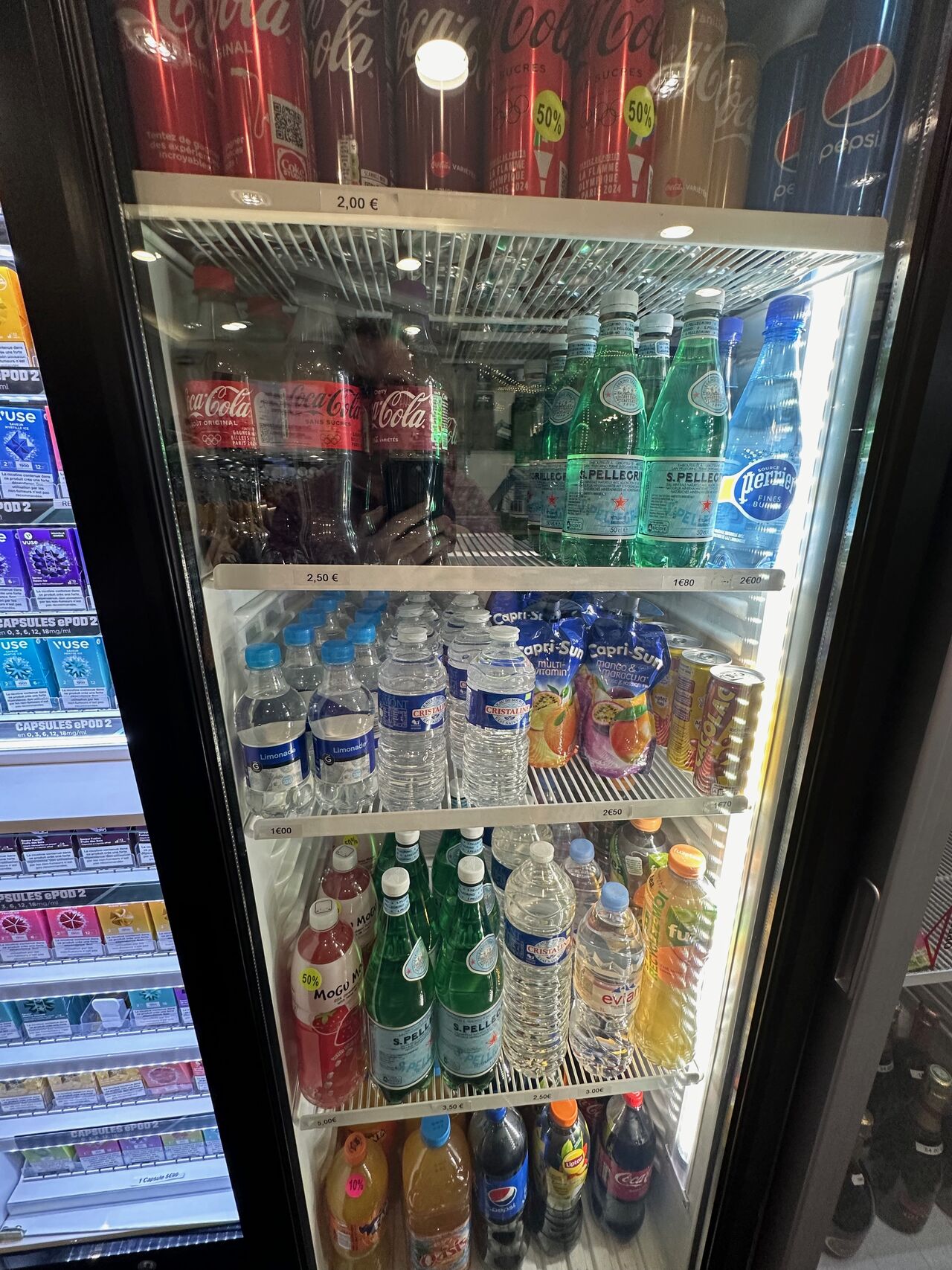 Coca cola, eau, Perrier, etc...Frais.