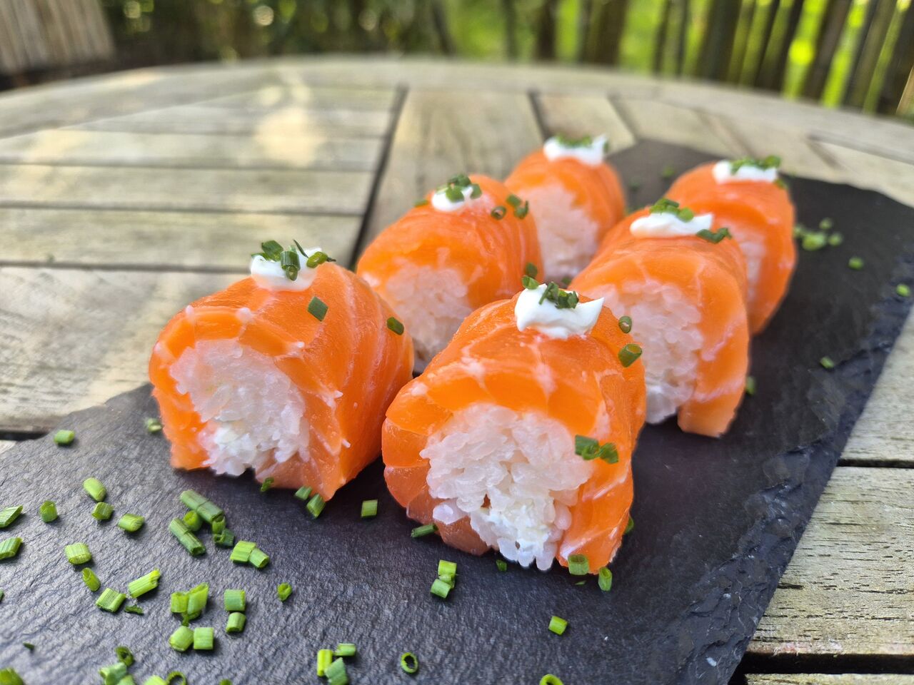 Salmon Cheese roll / 7 €