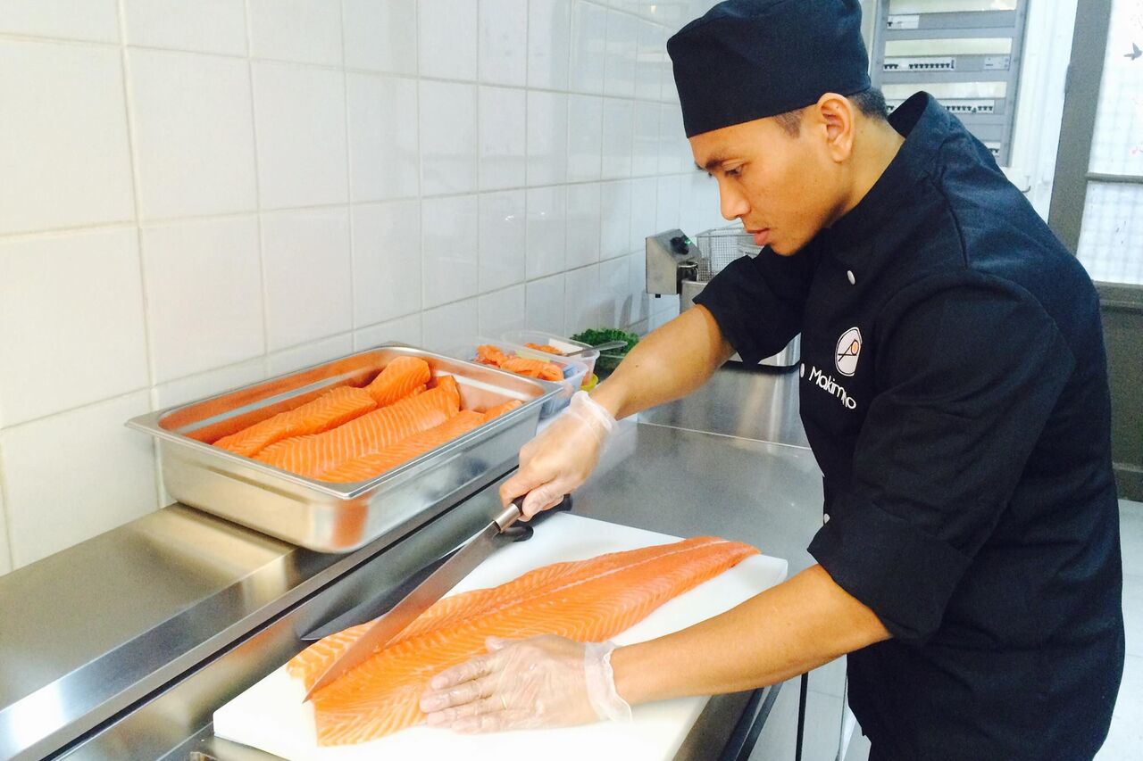 Nos sushis sont fabriqués sous vos yeux dans une cuisine entièrement ouverte