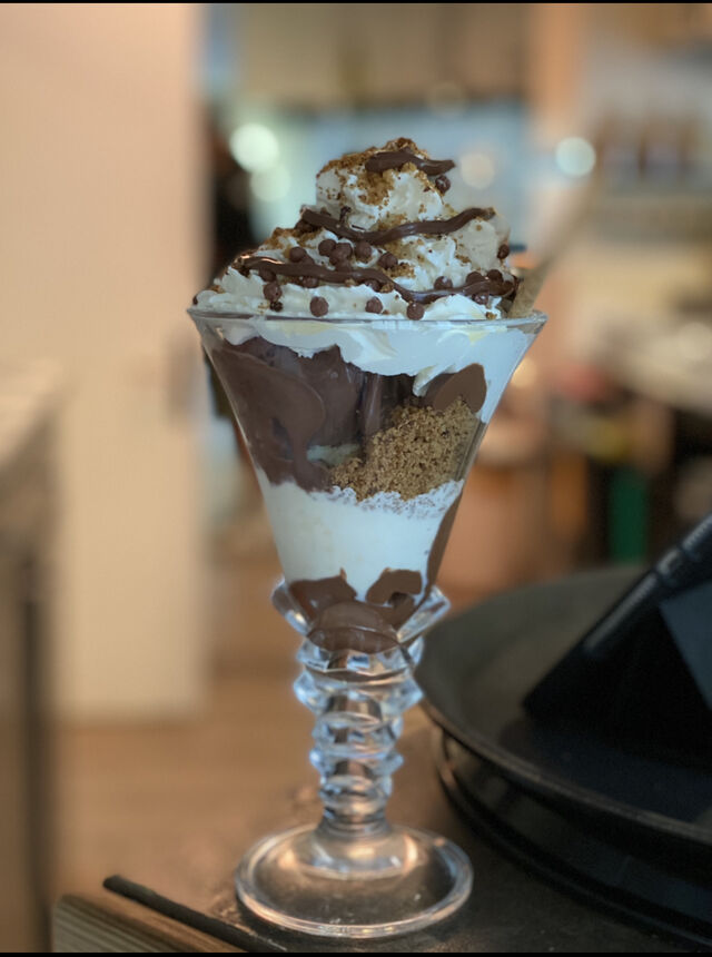 L'hippo-cup' ! Nutella, Boule Chocolat Blanc/Boule Cookies/Boule Chocolat, Morceaux de cookies, Billes de Brunch, Chantilly