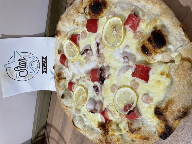 Tenger gyümölcsei pizza