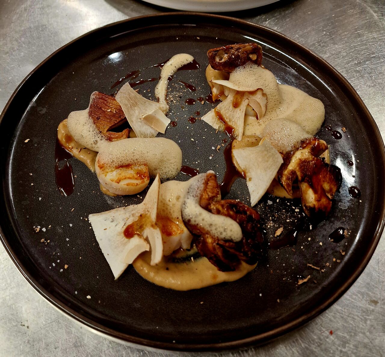 Saint-Jacques rôties, cèpes et foie-gras
