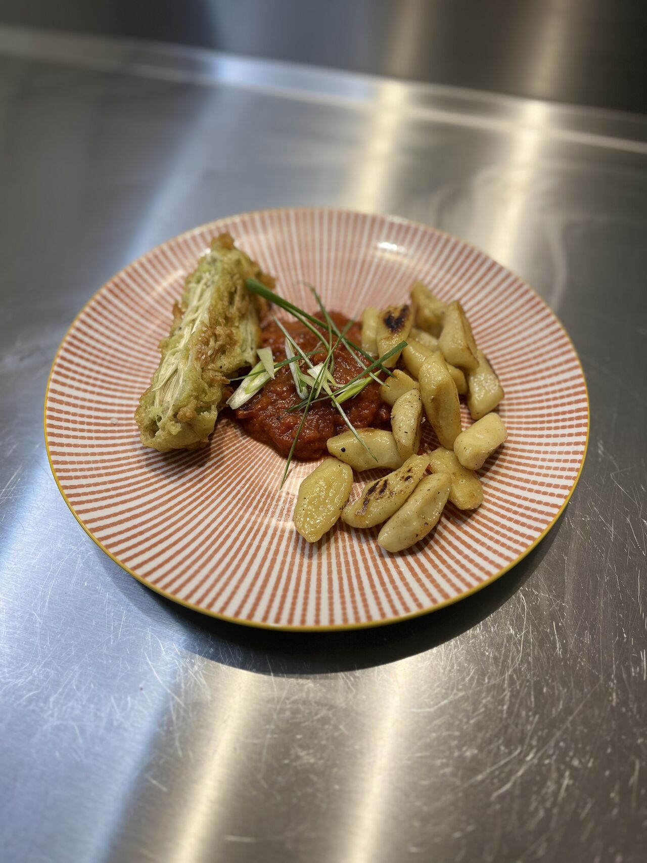 Tempura d’énoki , gnocchis maison a l’huile de truffe 