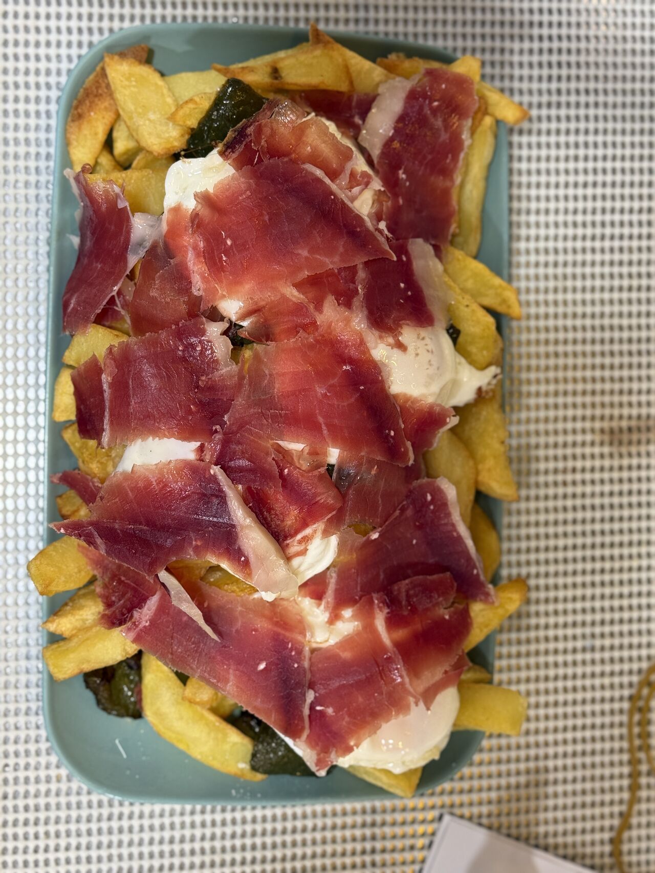 Huevos estrellados con jamón.