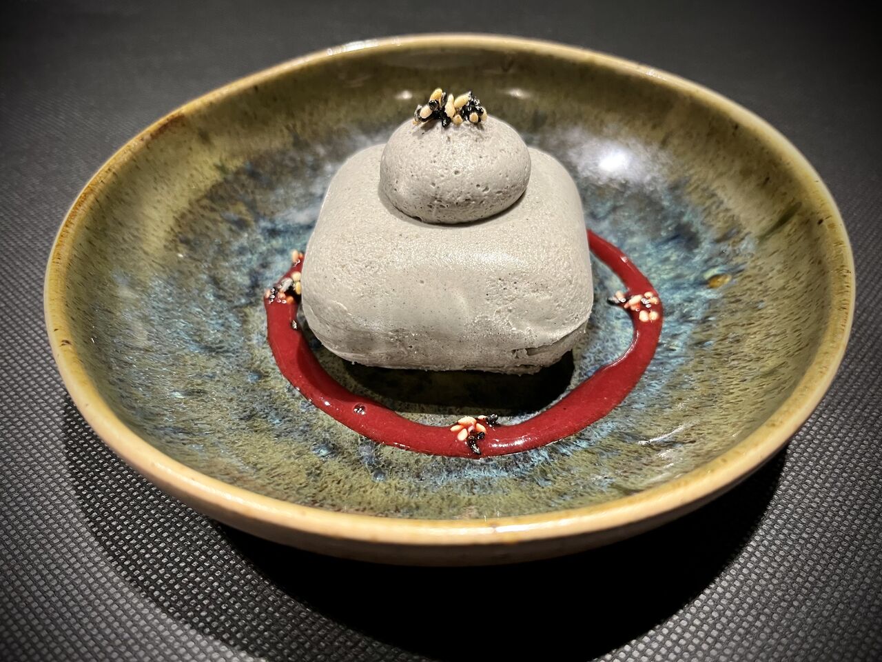 Pastelito de sésamo negro