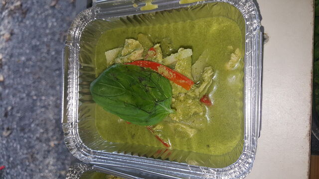 Poulet Curry vert servi avec du riz ou de pâtes Sur Cde