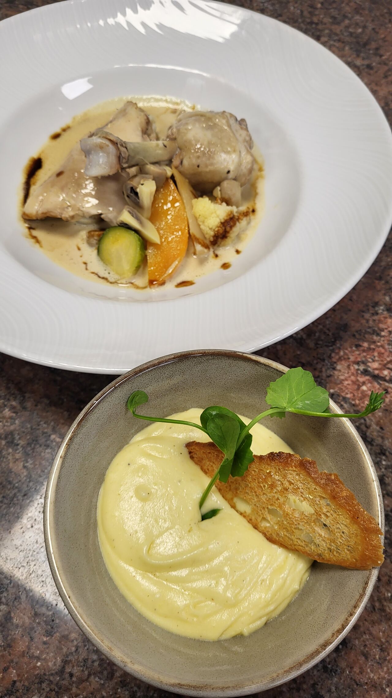 Poule pochée, champignons et sa purée de pomme de terre