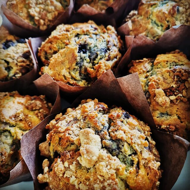 Muffins aux myrtilles et crumble cannelle