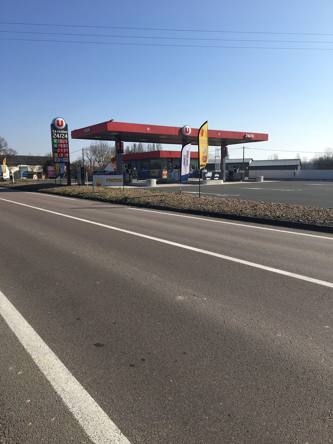 Sur la route nationale 73
Notre snack sur la station service