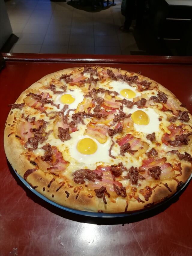 Bacon, carne y huevos
