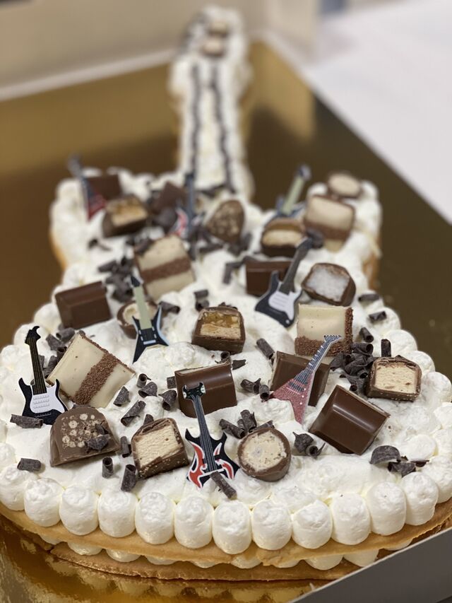 Guitare cake pour l’anniversaire d’un petit rocker