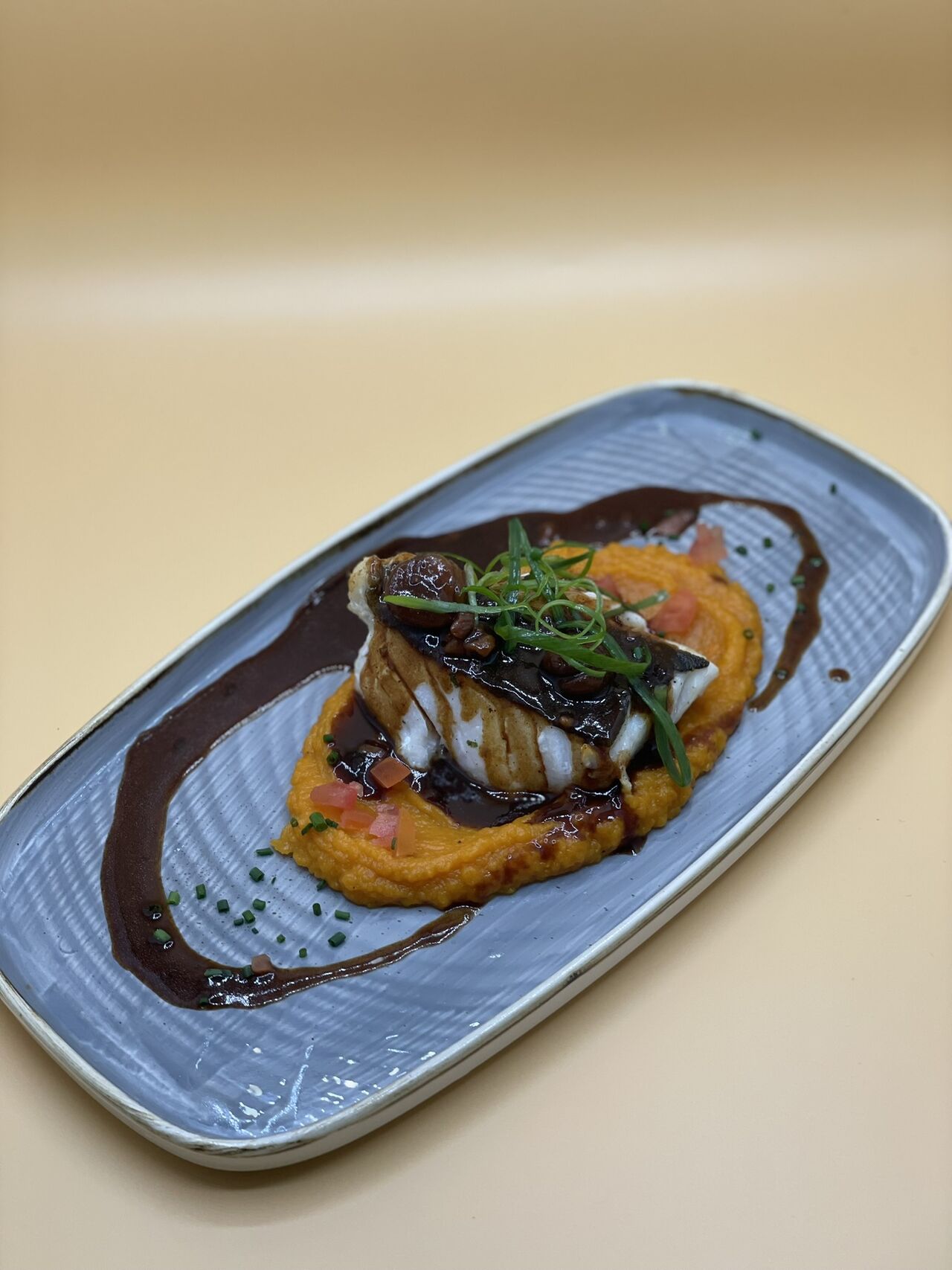Le dos de cabillaud, purée de butternut châtaignes, jus de viande 