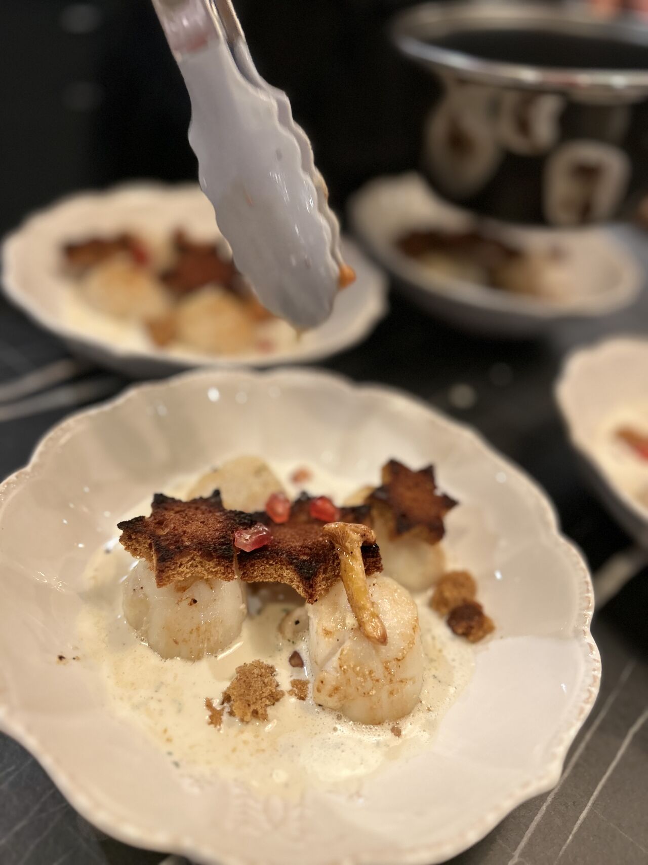 St Jacques sauce fine girolles et grenade