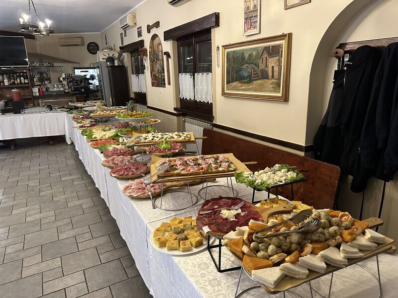 Il buffet nella sala interna